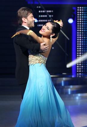 نايا تفوز بجدارة كأس  Dancing with the Stars